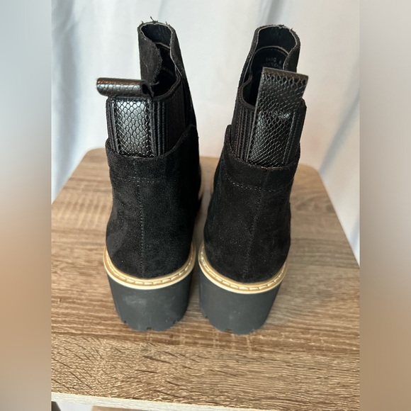 Black Chelsea Ankle Boots - Picture 3 of 7